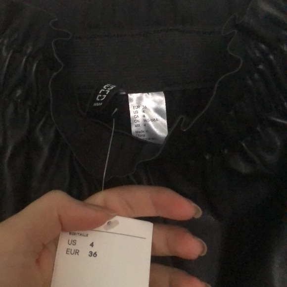 Faux leather H&M paper bag skirt. Never worn with tag on - Picture 2 of 3